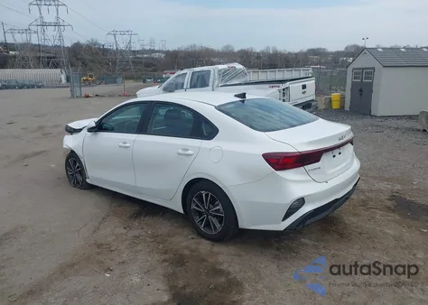 2024 Kia Forte Lxs z USA, uszkodzony, nr VIN 3KPF24AD3RE826651